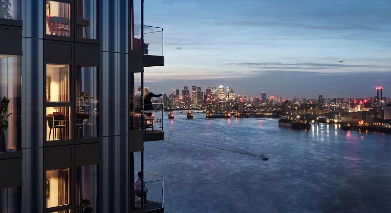 S LONDON �ZM�R�DE YATIRIMCILARLA BULU�UYOR