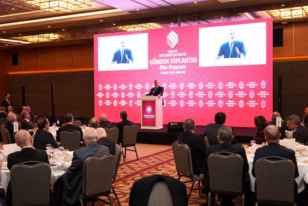 K�RESEL PAZARLAR VE E��T REKABET